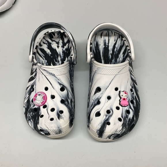 Crocs Classic Marbled Clog With Hello Kitty Jibbitz - Picture 1 of 8